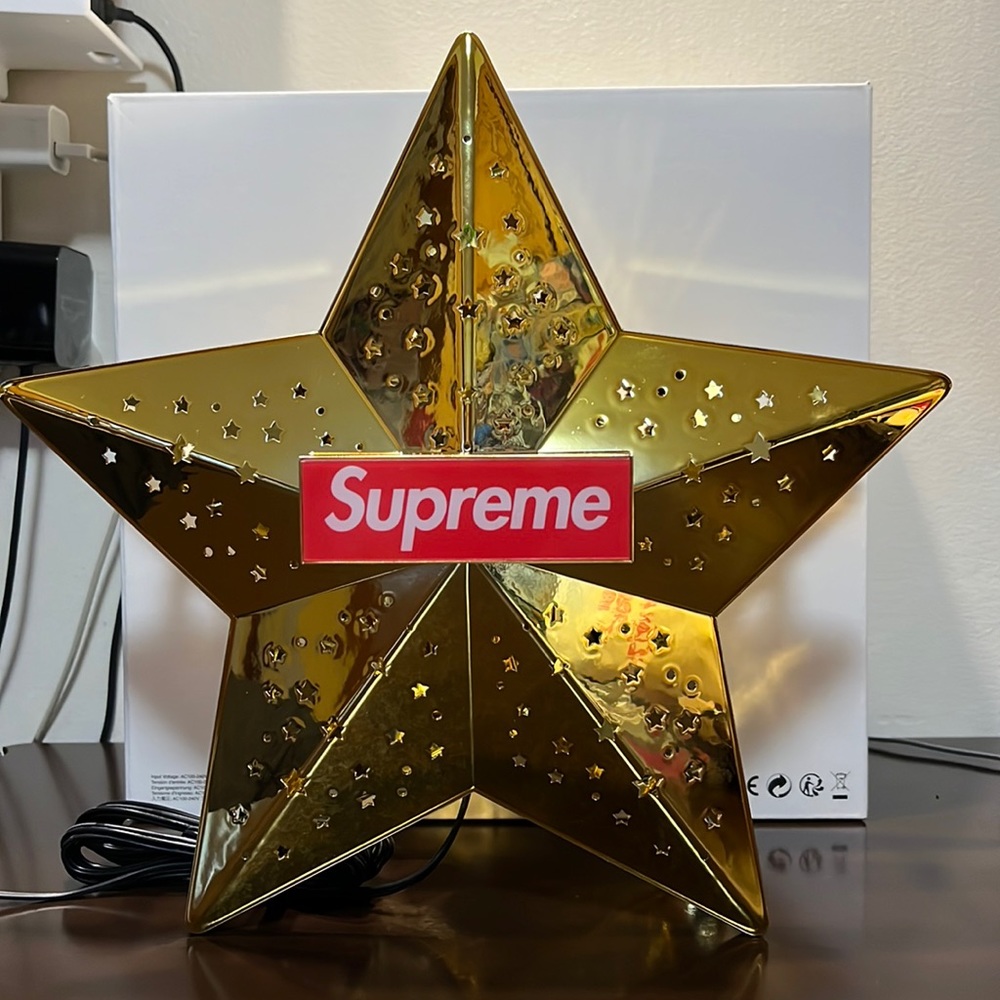 NEW Supreme tree toper